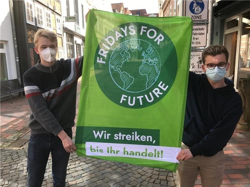 Klimaschutz sofort: Linus Köster und Philipp Bravos (rechts) von der Buxtehuder Fridays-for-Future-Gruppe. Archivfoto: Wisser