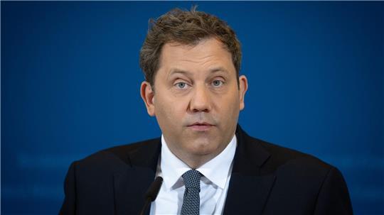 Klingbeil: „Der Iran-Krieg kostet Detschland Geld.“ .
