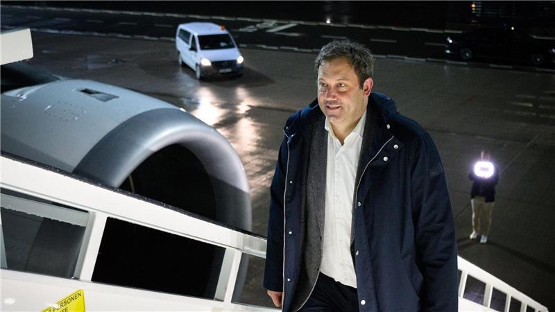 Klingbeil (SPD) reist als erster Minister der schwarz-roten Bundesregierung nach China - Außenminister Johann Wadephul (CDU) hatte seine Reise zuvor verschoben. 