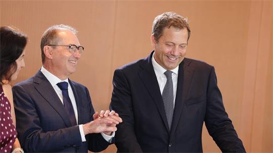 Klingbeil leitete als Vizekanzler das Kabinett - und setzte gleich mehrere seiner Gesetze auf die Tagesordnung. 