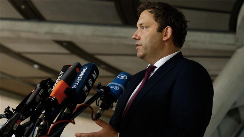 Milliarden-Finanzlücke für Autobahnen? Länder alarmiert Klingbeil reagierte - und nahm den Verkehrsminister in die Verantwortung.