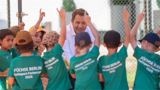 Klingbeil sprach mit Kindern in einem Berliner Sportcamp über seine Pläne. 