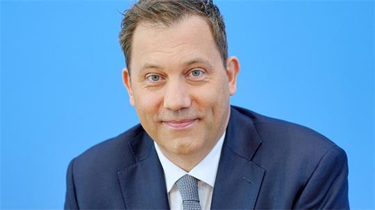 Klingbeils Reform soll vor allem kleine und mittlere Einkommen entlasten. (Archivbild) 