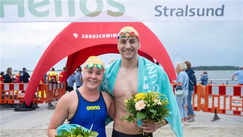 Fast 1.100 Schwimmer beim Sundschwimmen auf Rügen Knapp 1.100 Teilnehmerinnen und Teilnehmer machten beim Sundschwimmen mit.