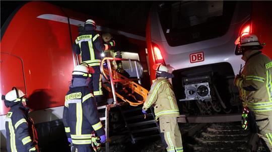 Knapp 150 Fahrgäste mussten evakuiert werden.