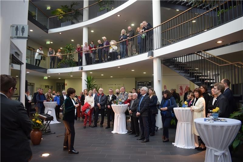 Knapp 200 Bürgerinnen und Bürger waren der Einladung zur Buxtehuder Neujahrsbegegnung ins Stadthaus gefolgt. Fotos: Frank/Möller