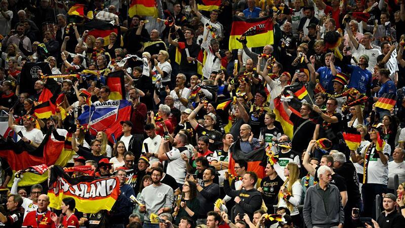 Sensation bleibt aus: DHB-Team scheitert im EM-Halbfinale Knapp 20.000 Zuschauer machten aus der Kölner Arena einen Hexenkessel.