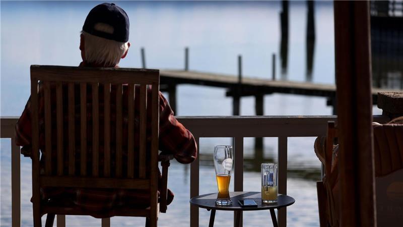 Gesundheitsreport: Nur wenige führen rundum gesundes Leben Knapp ein Drittel der Befragten verzichtet vollständig auf Alkohol (Archivbild).