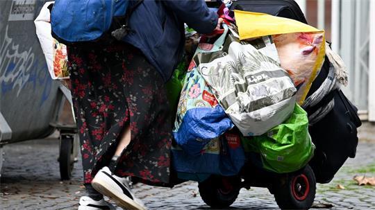 Knapp eine halbe Million Menschen sind von den Kommunen untergebracht, weil sie keine eigene Wohnung haben. (Symbolbild) 