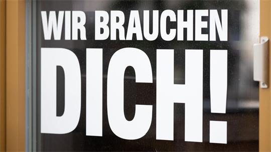 Knapp einem Viertel der Unternehmen fehlen Fachkräfte. (Archivbild)