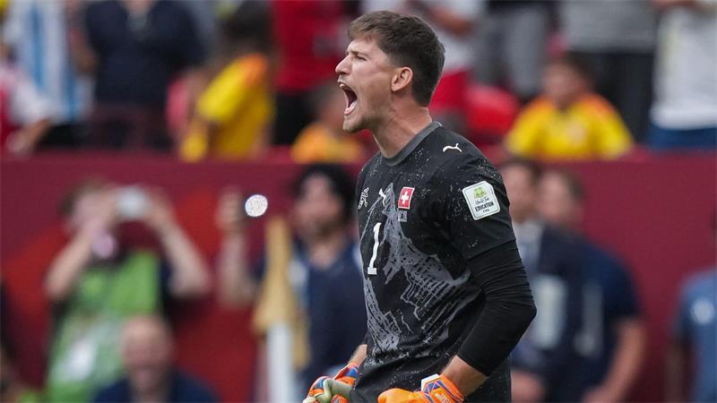 Kobel wie Kahn – Schweiz erwartet Spiel der Spiele mit Messi Kobels Gefühlsexplosion nach der Elfmeter-Parade.
