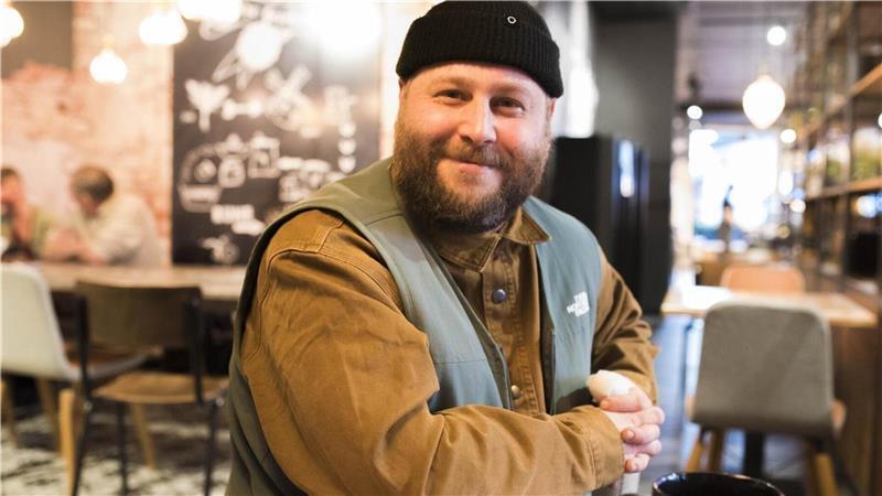 Koch und Content Creator Philipp Zitterbart hat gut lachen: Er setzte sich bei dem TV-Kochduell gegen elf Mitstreiter durch.