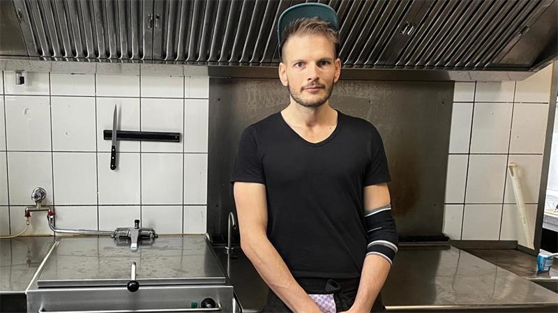 Gastro-Meile: Neue Cocktail- und Weinbar Genesis 4 eröffnet in Buxtehude Koch und Influencer Manuel Wille hat das Abthaus übernommen.