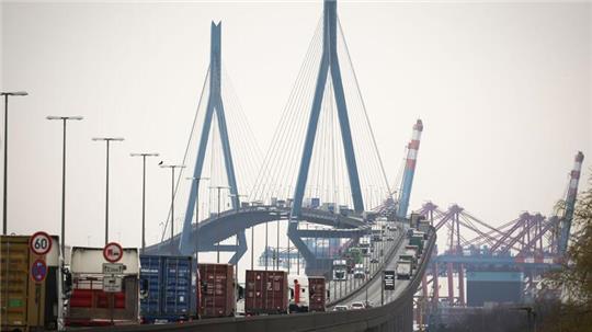 Köhlbrandbrücke ist 2024 häufiger gesperrt als 2023 (Archivbild)