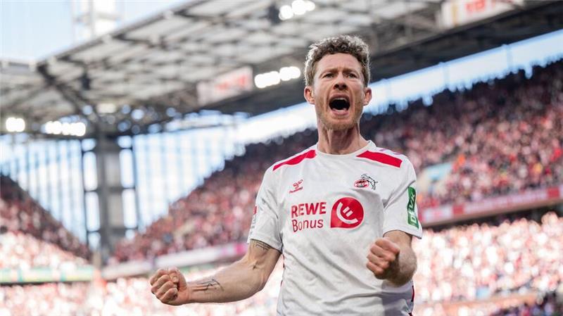 Köln verspielt Tabellenführung - 1:1 im hitzigen Rhein-Derby Köln bejubelt 1:0-Führung.