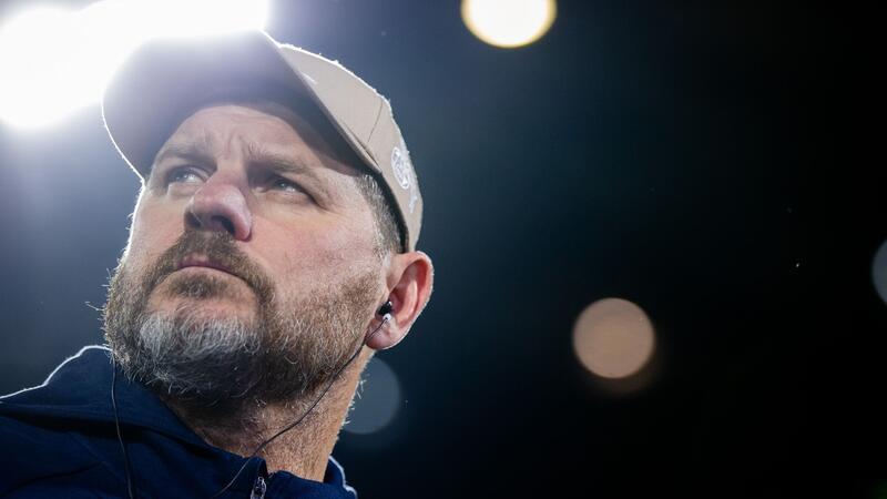 Köln-Trainer Baumgart nimmt Bayern-Niederlage auf sich Kölns Trainer Steffen Baumgart setzte erstmals auf die Dreierkette.