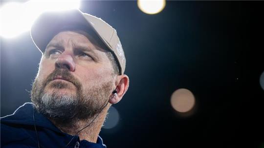 Kölns Trainer Steffen Baumgart setzte erstmals auf die Dreierkette.