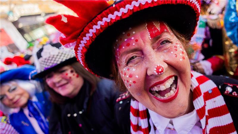 Kölns oberster Karnevalist Christoph Kuckelkorn hält den Karneval für eine große Therapiesitzung. 