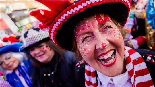 Kölns oberster Karnevalist Christoph Kuckelkorn hält den Karneval für eine große Therapiesitzung. 