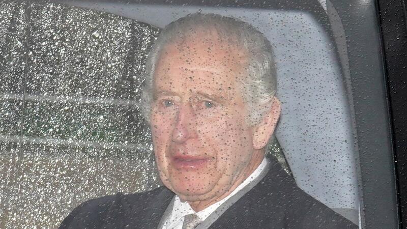 König Charles III. kehrt nach Bekanntgabe seiner Krebsdiagnose ins Clarence House in London zurück.