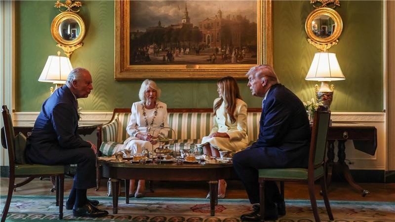 König Charles III. und Königin Camilla nehmen gemeinsam mit US-Präsident Donald Trump und First Lady Melania Trump an einer Teestunde teil.