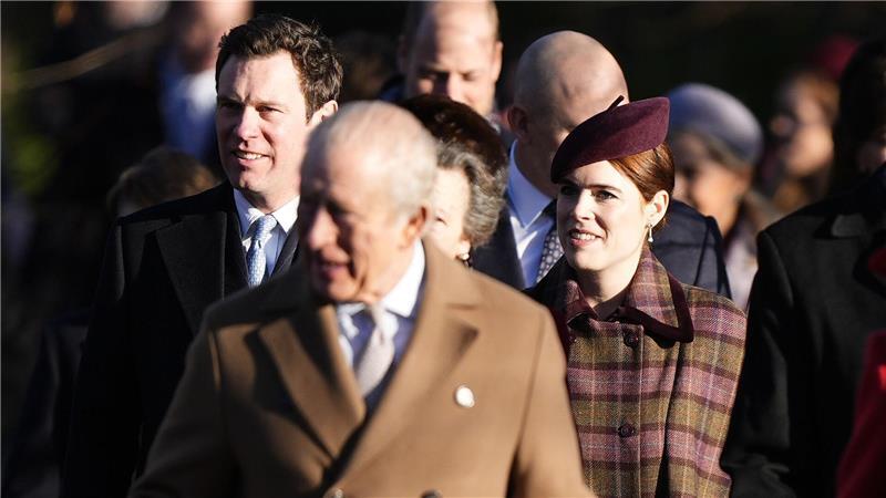 König Charles (Mitte) mit seiner Nichte Prinzessin Eugenie und deren Mann Jack Brooksbank. (Archivbild)