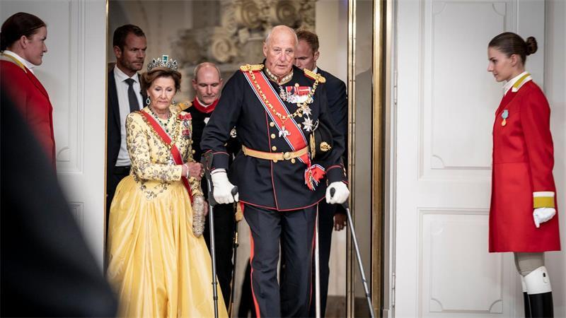 „Ganze Nation trauert“ um König Harald – und begrüßt Haakon VIII. König Harald V. ging es schon länger gesundheitlich schlecht. Königin Sonja war seine große Stütze im Leben.