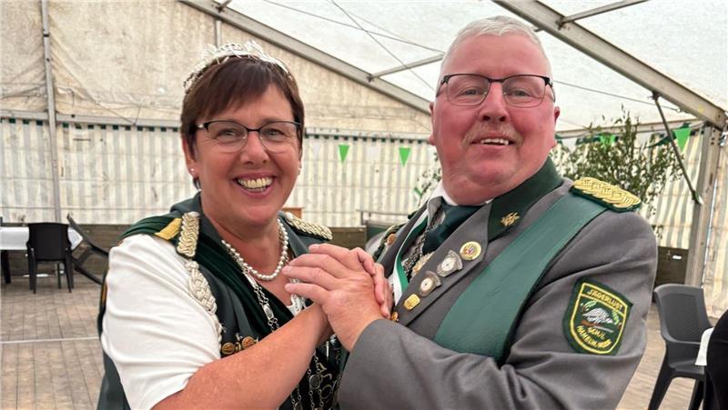 König Thomas Hagenah und Königin Marlies Suhr im Festzelt.