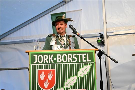 König Tobias Hilbinger hält seine erste Ansprache. Foto: Vasel