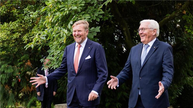 Bilder des Tages König Willem-Alexander (l) zu Gast in Münster – Begegnung mit Steinmeier am Schloss Wilkinghege.
