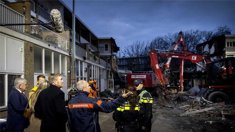 König Willem Alexander und Königin Maxima besuchen den Katastrophenort am Tarwekamp. 