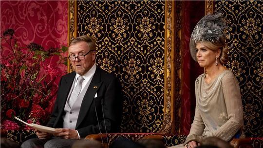 König Willem-Alexander verliest mit Königin Maxima an seiner Seite die Thronrede.