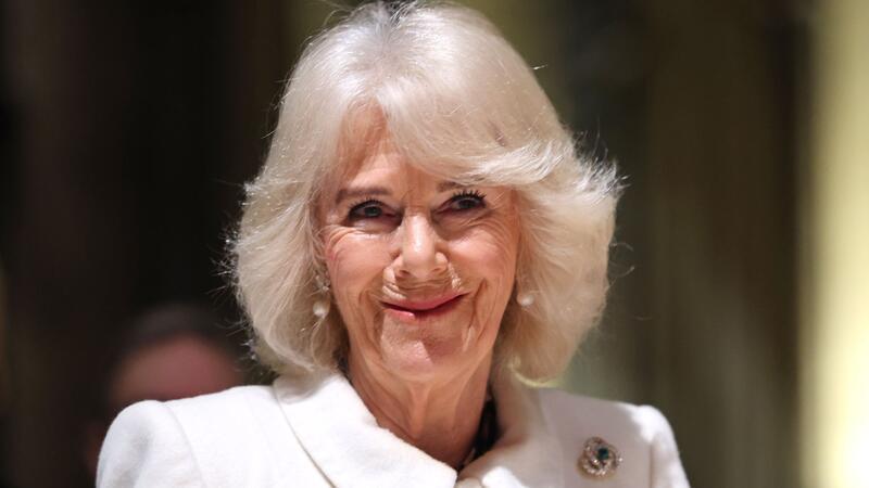 Königin Camilla nimmt an einem musikalischen Abend in der Kathedrale von Salisbury teil, um die Arbeit lokaler Wohltätigkeitsorganisationen zu würdigen.