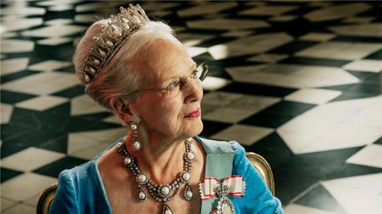Königin Margrethe II. kündigte in ihrer Neujahrsansprache an, dass sie am 14. Januar 2024 als Königin von Dänemark zurücktreten werde.