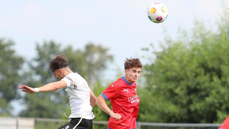 D/A: Maurits Nagel bewirbt sich mit 45-Meter-Hammer für Regionalligaeinsatz Könnte einer für die Zukunft sein: Der junge Rechtsverteidiger Niklas Ellerwald von D/A.