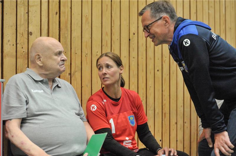 Körner beim Legendenspiel mit dem früheren BSV-Betreuer Michael Jungblut und Torwarttrainerin Debbie Klijn.