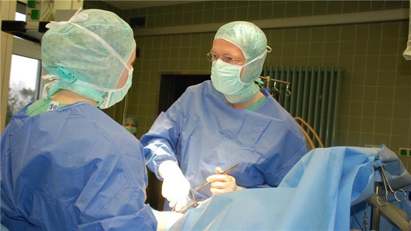 Körner im Operationssaal des Elbe Klinikums Buxtehude (2008).