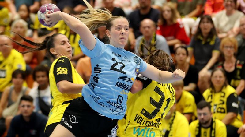 „Bombenspiel“: BSV-Neuzugang glänzt in ihrem ersten Bundesligaspiel Körperbetontes Spiel: Levke Kretschmann sucht gerne den Zweikampf.