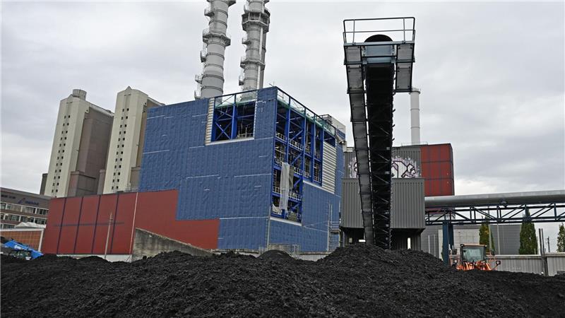 Rekordwerte für Strom aus Wind und Sonne Kohle ist noch der drittwichtigste Energieträger der deutschen Stromproduktion, aber die Menge an Strom aus dem fossilen Brennstoff sinkt. (Symbolbild)