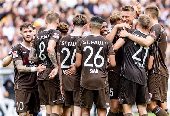 Kollektiver Jubel: Das 5:1 wirkte beim FC St. Pauli wie ein Befreiungsschlag. Foto: dpa