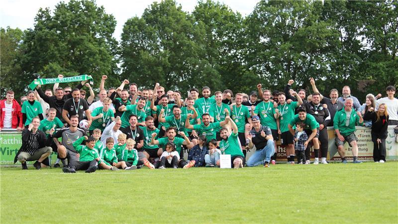 Ein Krimi bis zum Schluss: Die Chronik des letzten Stader Kreisliga-Spieltags Kollektiver Jubel: Der TuSV Bützfleth steigt in die Bezirksliga auf.