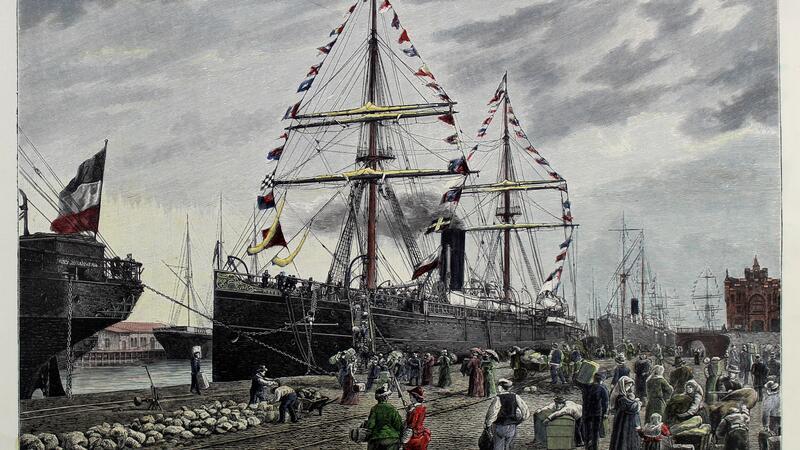 Vom Leben und Überleben der Auswanderer in der Fremde Kolorierter Holzstich um 1880: Der Dampfer „Mosel“ des Norddeutschen Lloyd in Bremerhaven.