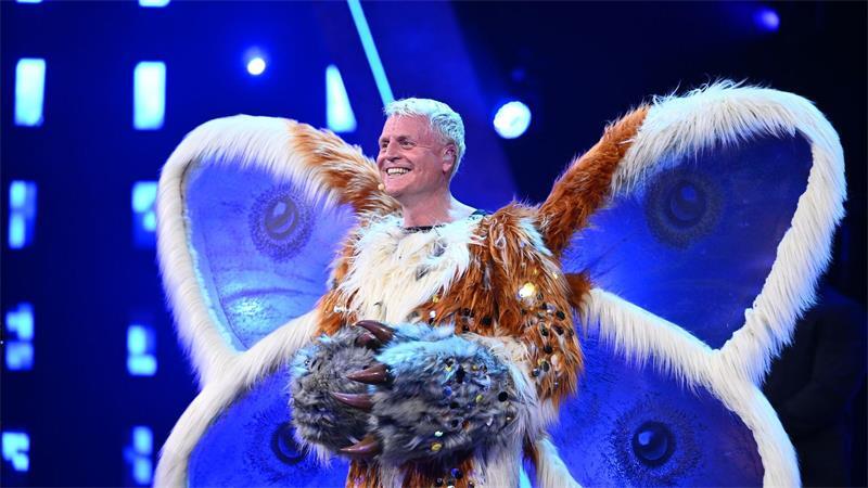 Popstar Ronan Keating bei „Masked Singer“ enttarnt Komiker Guido Cantz schwitzte sichtlich unter seinem Fuchs-Motten-Kostüm.