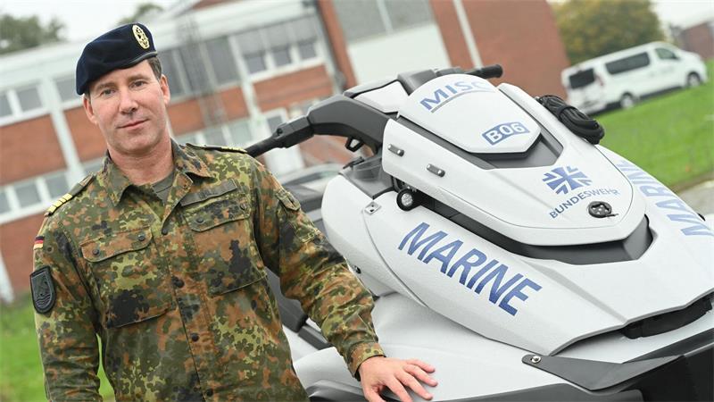 Wie ein „Biber“ künftig Marinehäfen schützen soll Kommandeur Sebastian Uhle sieht vor allem die schnelle Einsatzbereitschaft des „Bibers“ als Vorteil.