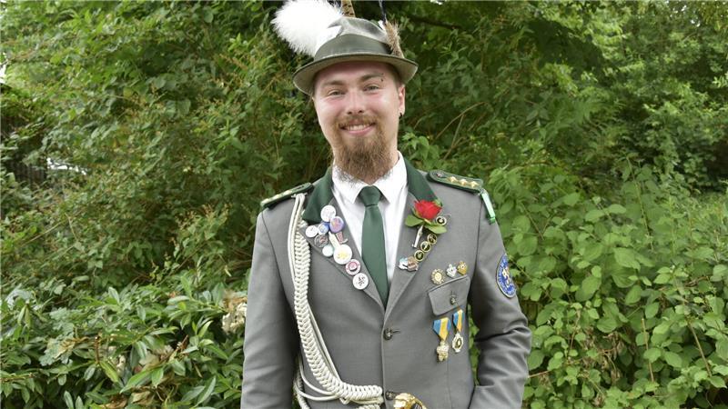 Jungschützen der Buxtehuder Gilde: Warum sie so viel Spaß an Tradition haben Kommandeur der Jungschützen Oskar Hell.
