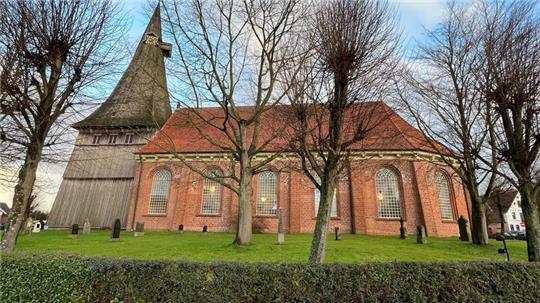 Kommerz im Schatten der Kirche: Der neue Verbrauchermarkt muss fußläufig von St. Martini und Ortszentrum Estebrügge erreichbar sein.