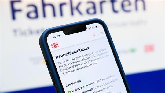 Kommt bald die kleine Schwester des Deutschlandtickets? (lllustration)