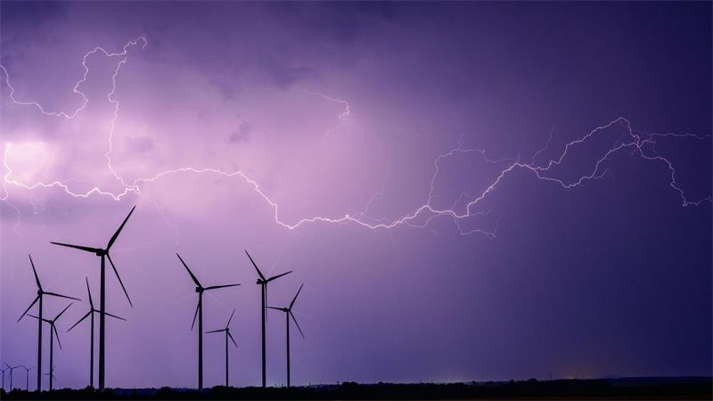 Reiche geht mittelfristig von sinkenden Strompreisen aus Kommt es zu einem Ausbaustopp bei Windrädern? (Symbolbild)