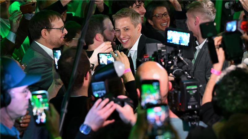 Kommunalwahlen in Bayern: Dominik Krause (Bündnis 90/Die Grünen), Zweiter Bürgermeister von München, kommt zu der Wahlparty Von Bündnis 90/DieGrünen nach der Stichwahl um das Oberbürgermeisteramt in der bayerischen Landeshauptstadt.
