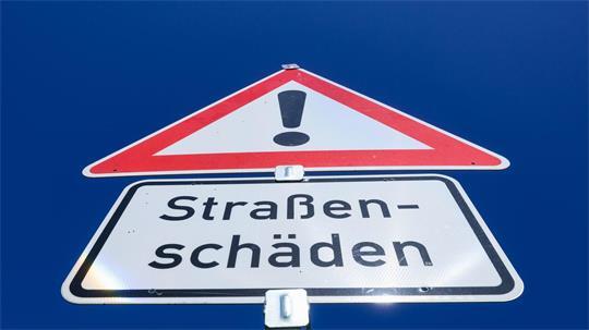 Kommunen müssen viel Geld in die Instandsetzung von Straßen investieren. (Symbolbild)